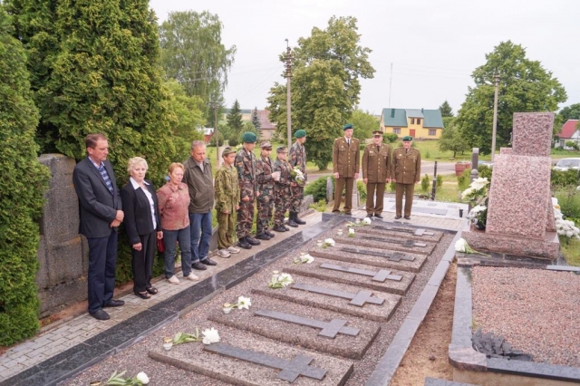 Juodupės tragediją mena 1990 m. pastatytas Juodupės kankinių memorialas. G. Kujelio nuotr.