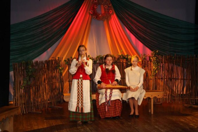 Vaikų folkloro festivalio „Skrisk, skrisk, bitute“ akimirka. A. Mackuvienės nuotr.