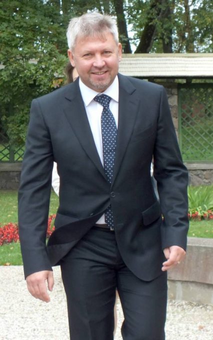 Vagonis nukirpti ministrę
