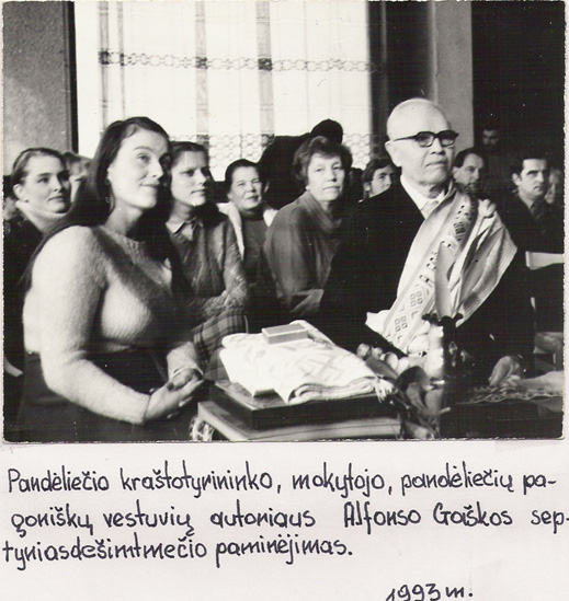 Mokytoją, kraštotyrininką Alfonsą Gašką 70 metų jubiliejaus proga sveikino kolegos pedagogai, kraštotyrininkai, bibliotekininkės, rajono švietimo ir kultūros bendruomenės.