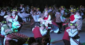 Rokiškio choreografijos mokyklos šokėjai dalyvavo liepos 9-ąją vykusiame ansamblių vakare. Arūno Skardžiaus nuotr.