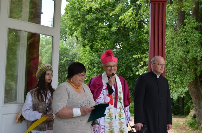 Renginį veda Vilija Aleknienė.