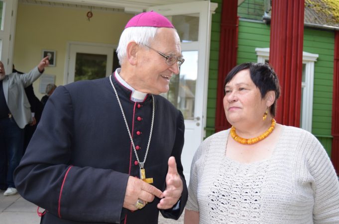 Vyskupas emeritas J.Kauneckas ir V.Aleknienė.