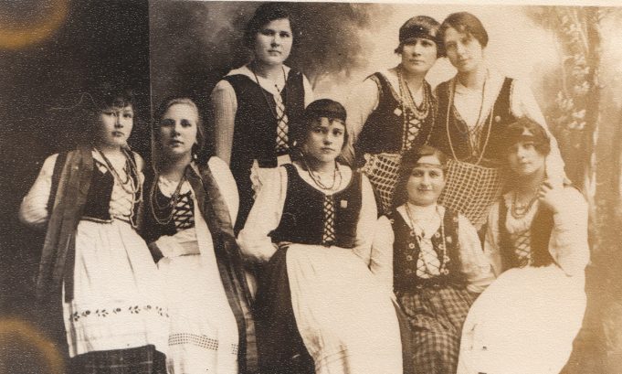 M. Milaknio chorisčių grupė (1925 m.).