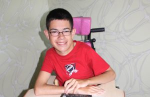 Šešiolikmetis rokiškėnas Nerijus Vasiliauskas svajoja apie naują vežimėlį, su kuriuo judėti jam būtų daug lengviau ir patogiau.