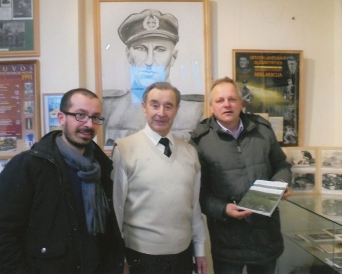 Bendraminčių būrys: (iš kairės) italų istorikas Alesandro Sposato, muziejininkai Andrius Dručkus ir Valius Kazlauskas.