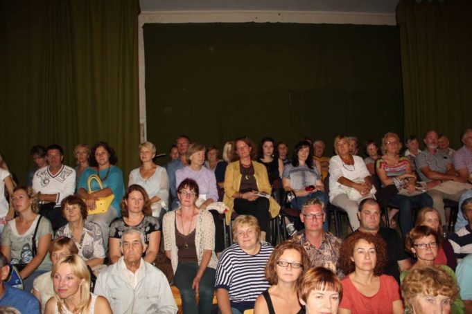 Pirmą kartą Salų dvaro salėje muzikantai ir klausytojai pasikeitė vietomis.