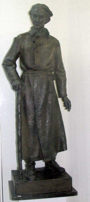 Kraštiečio Vlado Žuklio sukurta Antano Strazdo skulptūra saugoma Rokiškio dvare. Krašto muziejaus archyvo nuotr.