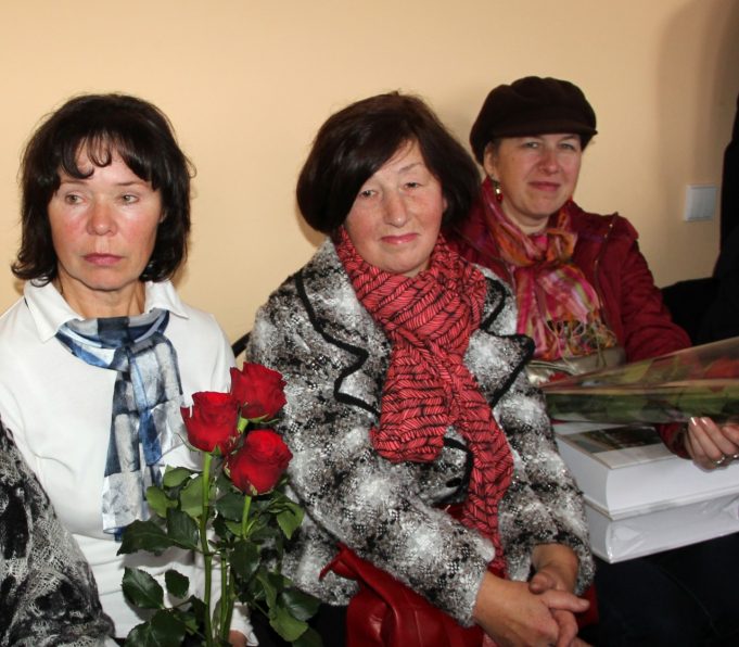 Aktyviai monografijos leidyboje dalyvavusios (iš kairės) Kalvių kultūros centro administratorė Stasė Gruoblienė, bibliotekininkės Gražina Matukienė bei Aušra Barauskienė surinko krašto kultūros įstaigų istorijas.