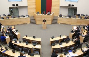 Įias kėdes netrukus užims nauji Seimo nariai. 15min. nuotr. Šaltinis: www.15min.lt
