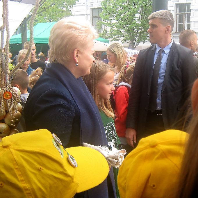 2015 m. jaunųjų ūkininkų ratelio nariai turėjo galimybę pabendrauti su šalies prezidente Dalia Grybauskaite. J aunųjų ūkininkų ratelio archyvo nuotr.