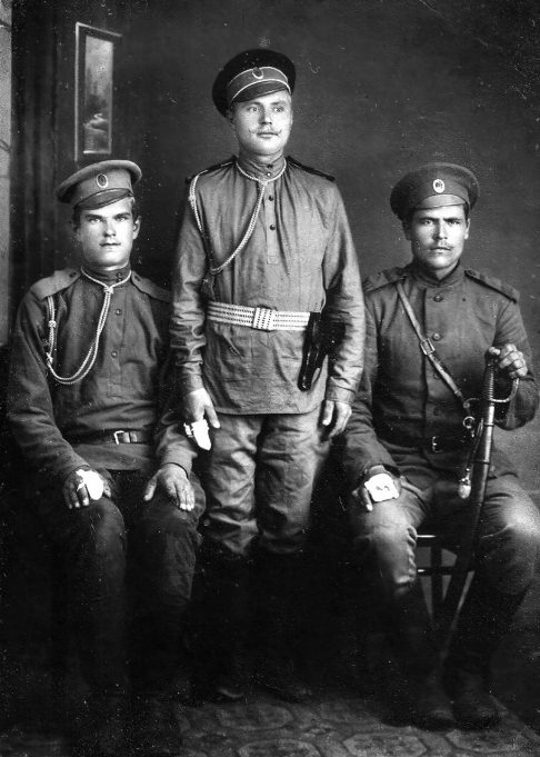 Vitaldas Dūda (pirmas iš kairės) rusų caro kariuomenėje po sužeidimo Vitebsko ligoninėje, 1915 m.