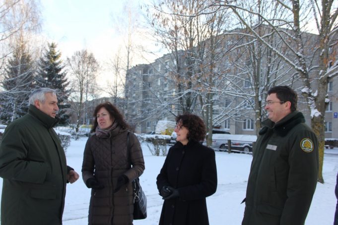 B.Sakalauskas (kairėje), šalia A.Gavėnienė, L.Grochauskienė ir J.Adamonis.