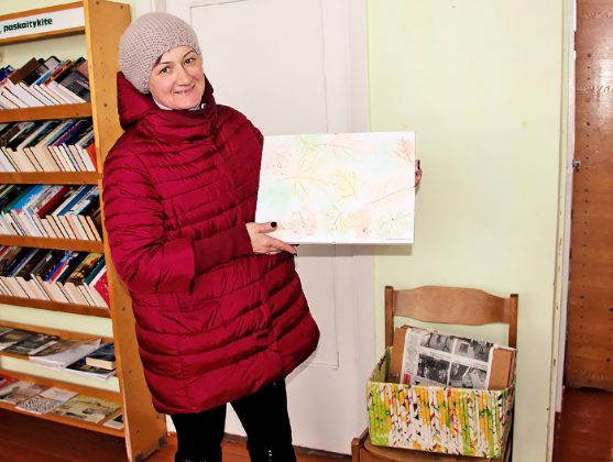 Į Obelių biblioteką Socialinės paramos centro Dienos centro neįgaliems ir sutrikusio intelekto vaikams socialinė darbuotoja Inga Kurklietienė atvežė ugdytinių piešinių parodą.