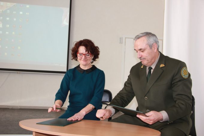 Sutartis pasirašyta L.Grochauskienė ir B.Sakalauskas.