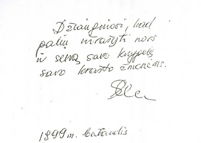 Elena Mezginaitė savo krašto žmonėms dovanojo poezijos rinkinį „Vienas dangus“.