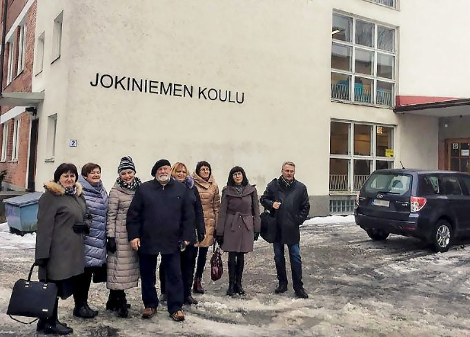 Lapkričio mėnesį aštuoni mūsų rajono ugdymo įstaigų vadovai lankėsi Suomijoje pasisemti patirties, kaip informacinės technologijos diegiamos ugdymo procese. Z. Pošiūno asmeninio archyvo nuotr.