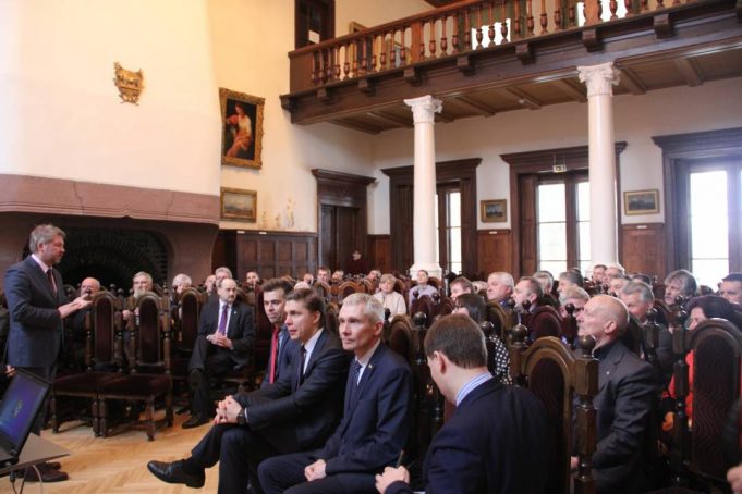 Susitikimas su Ūkio ministru dvaro menėje. A.Minkevičienės nuotr.