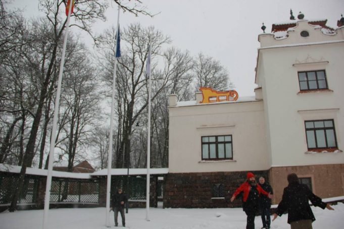 Užsibuvusios žiemos priežastis - vėliava!