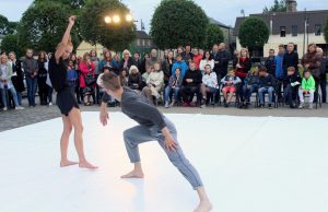 Miglė Praniauskaitė ir Paulius Prievelis šokio aikštelėje pademonstravo šokio plastiškumą. J. Kačerausko nuotr.