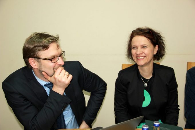 Ministro patareja Kristina Paulikė kursto Aistę Ramoškienę atlikti nusikalstamą veiką.