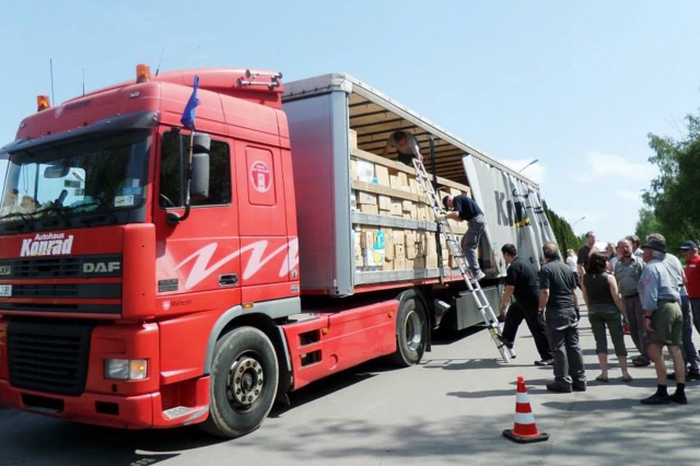 Sunkiai besiverčiantiems rajono gyventojams skirtos paramos pagrindą sudaro Estenfeldo miesto gyventojų surinkti drabužiai