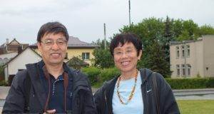 Kinijos ambasadorius Zengvenas Liu su žmona ir pats filmavo