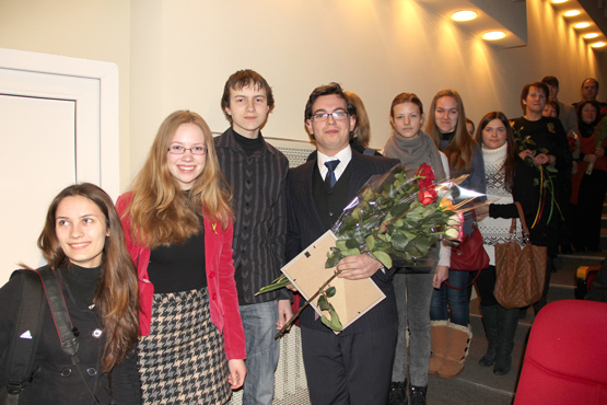 Didelis būrys Rokiškio jaunųjų lyderių susirinko pasveikinti aktyvų bendražygį L.Audicką (centre).