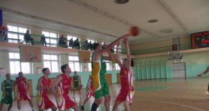 Prieš porą metų "Rokiškio sūrio" komanda prasibrovė į atkrintamąsias Regionų krepšinio lygos varžybas. Šiemet rajono komandos lygoje gali nelikti. L.Dūdaitės nuotr.