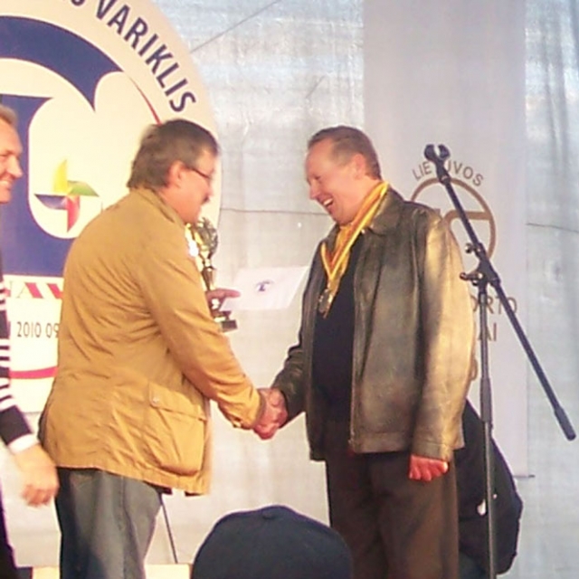 Vadovų konkurse UAB „Rokiškio autobusų parko“ direktoriaus pavaduotojas Alfonsas Guzikauskas (dešinėje) pelnė laurus. V.Repčio nuotr.