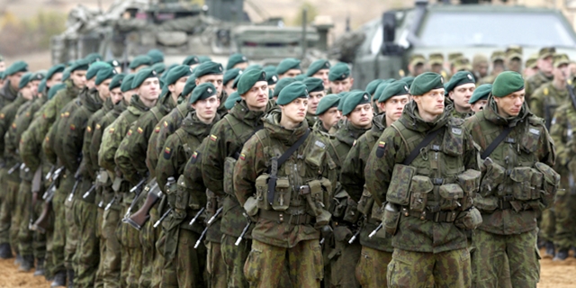 Šiemet sausio 1 d. apie 300 Lietuvos karių pradėjo budėti NATO ir Europos Sąjungos greitojo reagavimo pajėgose.