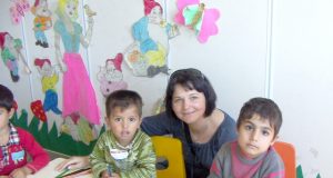 Rokiškėnė pedagogė Violėta Deksnienė lankėsi Sirijos pabėgėlių stovykloje Kilyje: vaikų darželyje kartu su mažaisiais piešė.