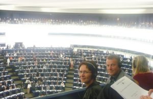 Europos Parlamento Strasbūro rūmuose plenarinį posėdį stebėjo Lietuvos vyndarių asociacijos prezidentas suvainiškietis Raimundas Nagelė su žmona Jūrate. S. Vitkienės nuotr.