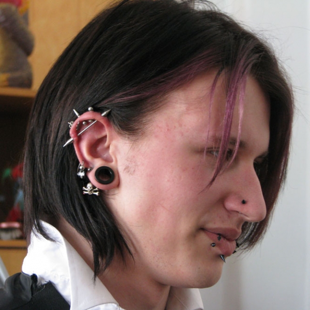 Tautvydo dešinėje ausyje įverti 9 auskarai: iš viso gotas jų turi 26.