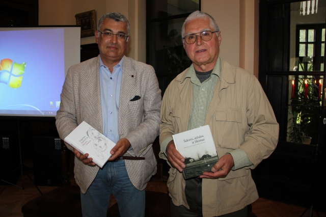 Sergejus Kanovičius (kairėje) ir Jonas Dovydėnas diskutavo apie kultūros medsenatystę. D. Zibolienės nuotr.