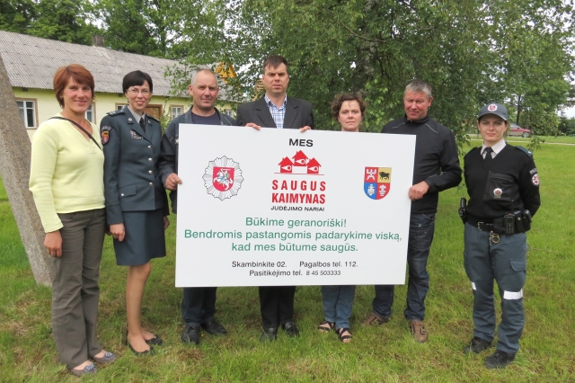 Aktyvūs Kazliškio kaimo bendruomenės nariai ir rajono policijos pareigūnai susibūrė į saugios kaimynystės grupę. PK archyvo nuotr.