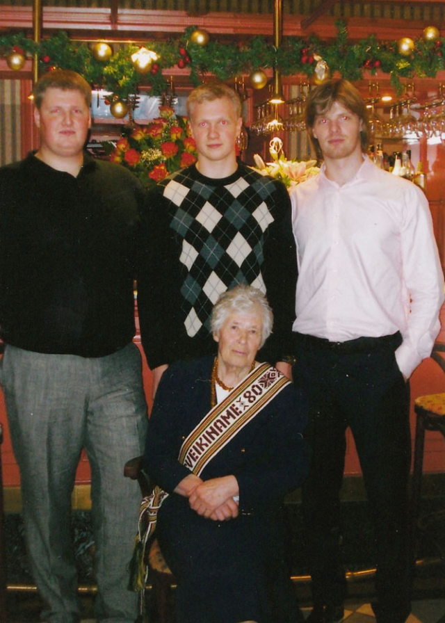 Šeimos albumuose ilgai ieškojome visų trijų atžalų nuotraukos. Broliai Rolandas (iš kairės)