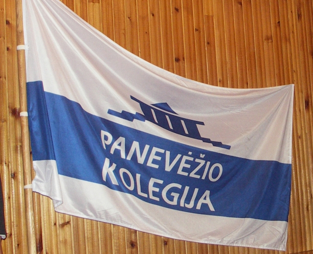 Panevėžio kolegijos vėliava. Redakcijos archyvo nuotr.