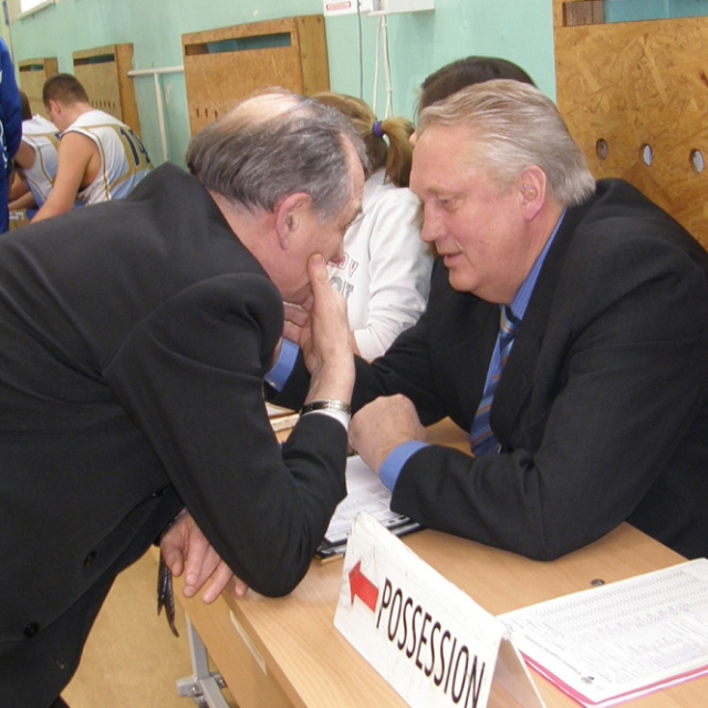 Konfliktinių varžybų eigą aptaria RKL prezidentas Arvydas Kregždė (kairėje) ir varžybų komisaras Juozas Storpirštis.