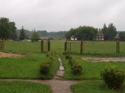 Už darželio-mokyklos tvoros bus įrengta sporto aikštelė ir suoliukai žiūrovams.