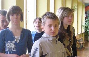 Obelių gimnazistai (iš kairės pirmoje eilėje) Olivija Lubenskaitė