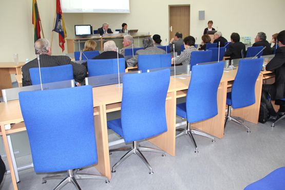 Rajono tarybos posėdyje - tuščios kėdės. D.Zibolienės nuotr.