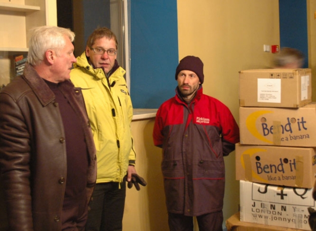 Rotary klubo vyrai prie norvegų dovanų: Rimgaudas Kilas (iš kairės)