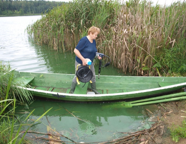 Aplinkosaugininkė Zita Rutkauskienė pirmą kartą matė tokios sodrios žalios spalvos ežero vandenį.
