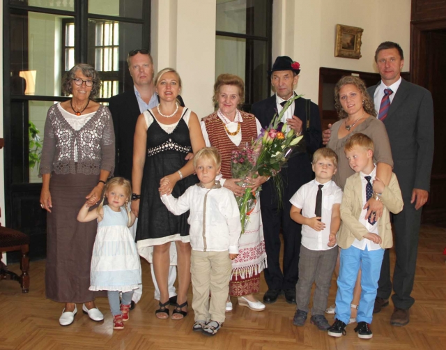 Per Žolinę Rokiškio krašto muziejuje vykusiame šeimos susitikime įsiamžino (iš dešinės) Valdas ir Ramunė Šimėnai su sūnumis Aisčiu