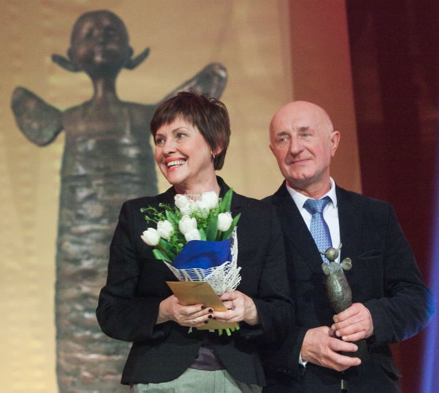 Apdovanojimu džiaugiasi Zinaida Paškevičienė ir Skirmantas Pabedinskas