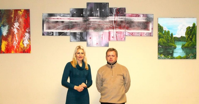 Ūkininkai Birutė Dzikavičiūtė-Kairienė ir Tomas Jarušauskas surengė tapybos darbų parodą.