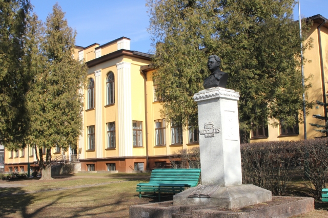 Rokiškio Juozo Tumo-Vaižganto gimnazija. D. Zibolienės nuotr.