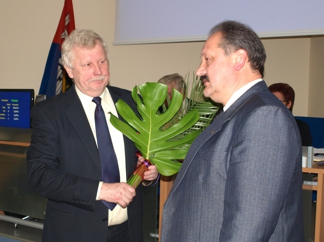 Viešųjų pirkimų tarnyba nubaudė buvusį Rokiškio administracijos direktorių Aloyzą Jočį (dešinėje) ir jo pavaduotoją Rimantą Velykį.